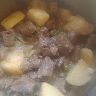 Peppered Steak With Peas And Potatoes