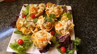 Roast Veg Wid Cajun Chick & Linguine Pasta In A Creamy Sauce Served In Phyllo Cups