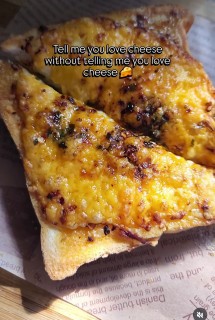 Airfryer Garlic Bread Toastie