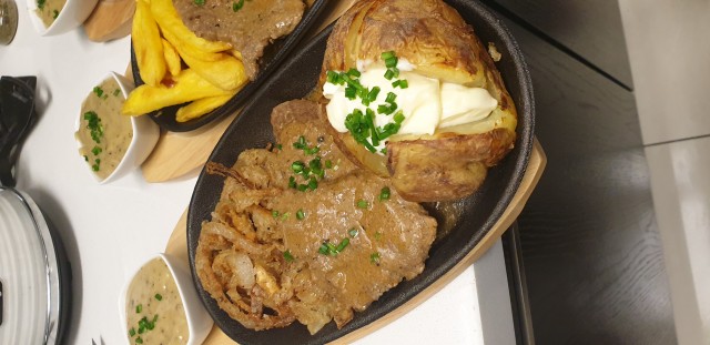 Pepper Steak On A Hot Plate