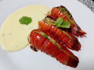 Garlic Butter Crayfish With Black Pepper Sauce