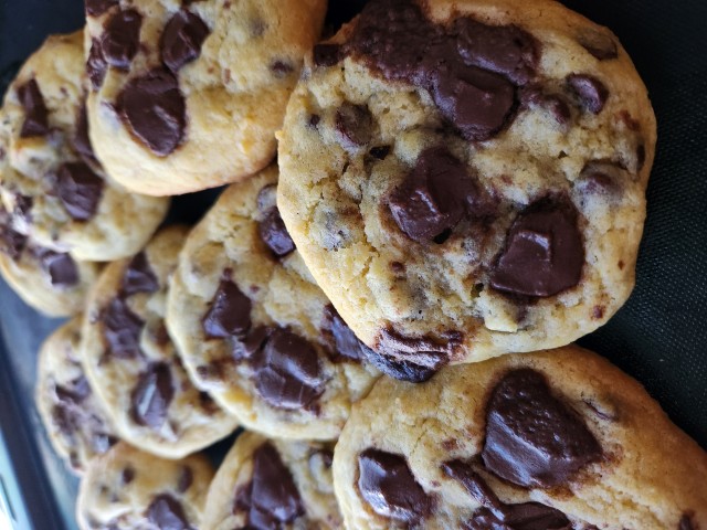 Chocolate Chip Crumble Cookies