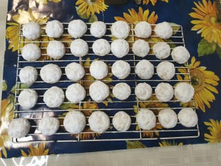 Almond Snowballs
