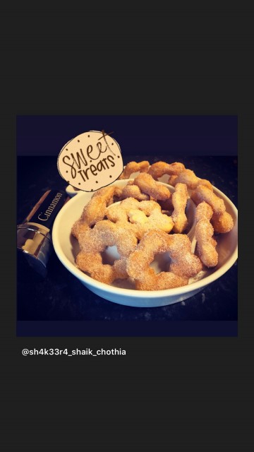 Puri Donuts In Cinnamon Sugar