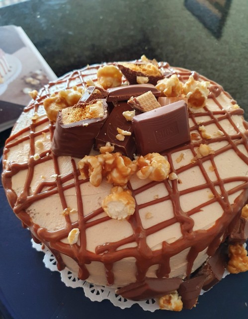🍮 Salted Caramel Drip Cake 🍫