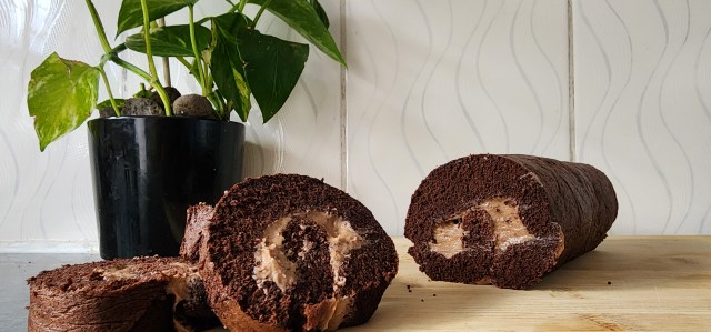 Easy Chocolate Swiss Roll