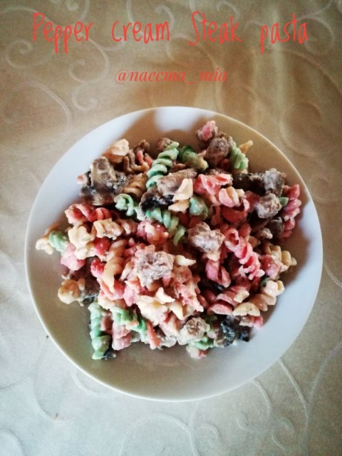 Pasta With Pepper Cream Steak 