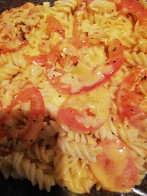 Tomato Mac & Cheezy