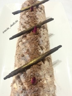 Chocolate Flake And Roasted Almond Ice Cream