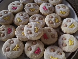 Bow /  Round  Biscuit