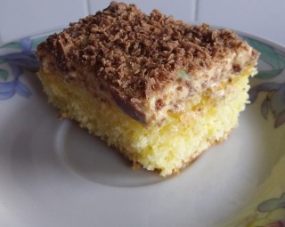 Vanilla Sponge Cake With Peppermint Crisp