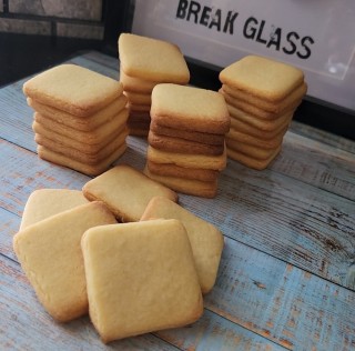 Eet Sum More Biscuits