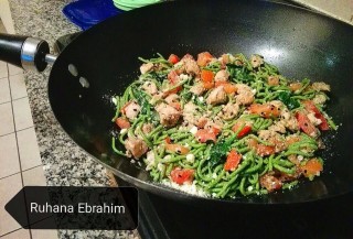 Spinach Cauliflower Noodles With Chicken Tomato & Baby Spinach