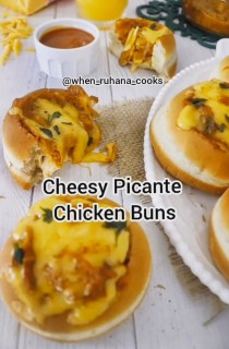 Cheesy Picante Chicken Buns