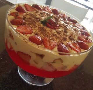 Sensational Strawberry Trifle 🍓