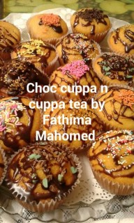 Vanilla Cupcakes Choc Drizzled