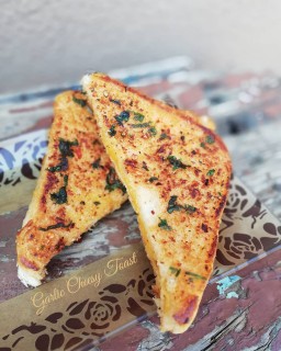 Garlic Cheesy Toast