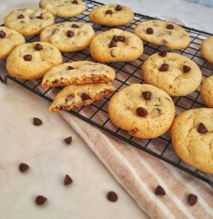 Crispy Chocolate Chip Cookies