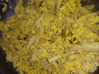 Wild Mushrooms [amakhowe] With Eggs