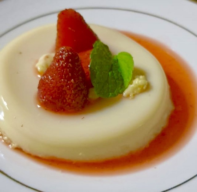 Panna Cotta With Stawberry Sauce