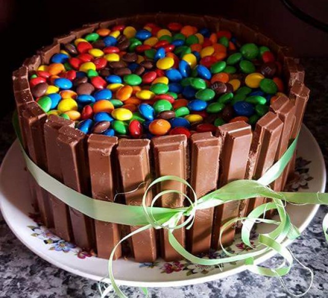 Kit Kat Cake 