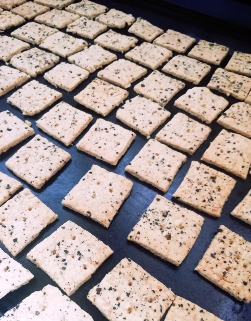 Black Pepper Crackers