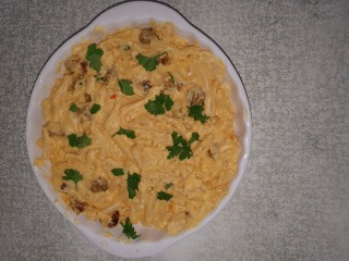 Mac & Cheese With Hot White Sauce & Sausages