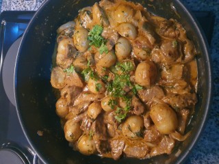 Saucy Fillet Steak With Baby Potatoes