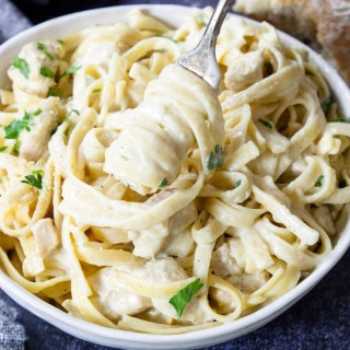 White Creamy Chicken Pasta (alfredo)