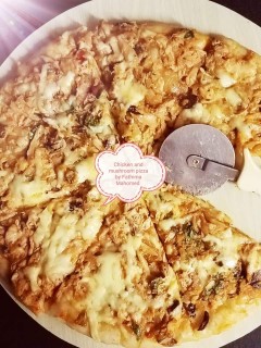 Chicken Tikka And Mushroom Pizza