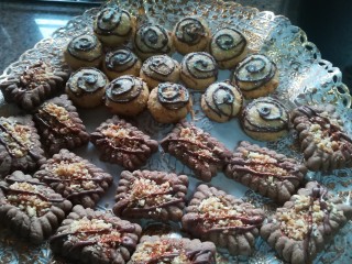 Pecan Almonds And Choc Lunch Bar  Biscuits
