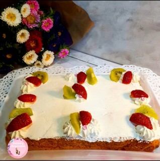 Sponge Cake With Whipped Cream