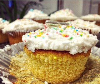 Yellow Cake Vanilla Cupcakes