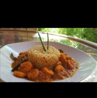 Spiced Rice & Saucy Prawns
