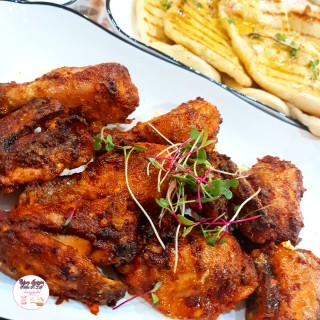 Tandoori Chicken And Garlic Naan
