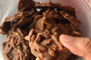 Almond Chocolate Cookie
