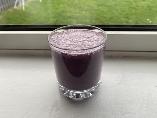 Blueberry, Banana And Oat Smoothie
