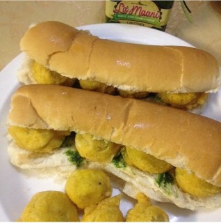Vada Pau (indian Potatoball Sandwich)