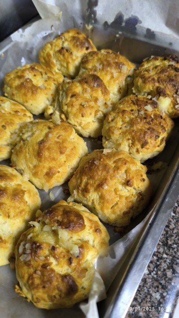Golden Garlic Puffs