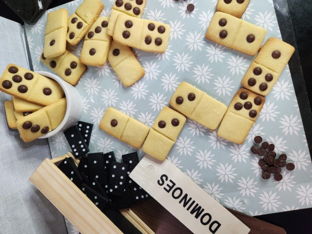 Dominoes Biscuits