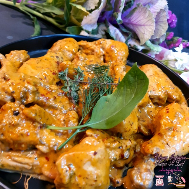 Lime, Cilantro And Chilli Chicken And Garlic Rolls