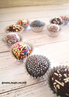 Chocolate Coconut Ice Truffles