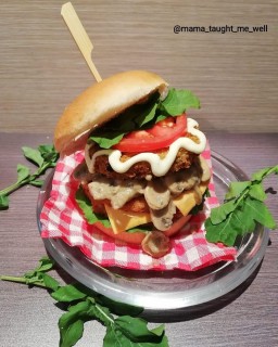 Mushroom Sauce Chicken Burger