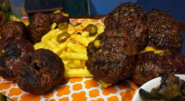 Homemade Beef Burgers + Cheesy Fries / My Recipe