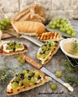 Roasted Grape Creamy Bruchetta
